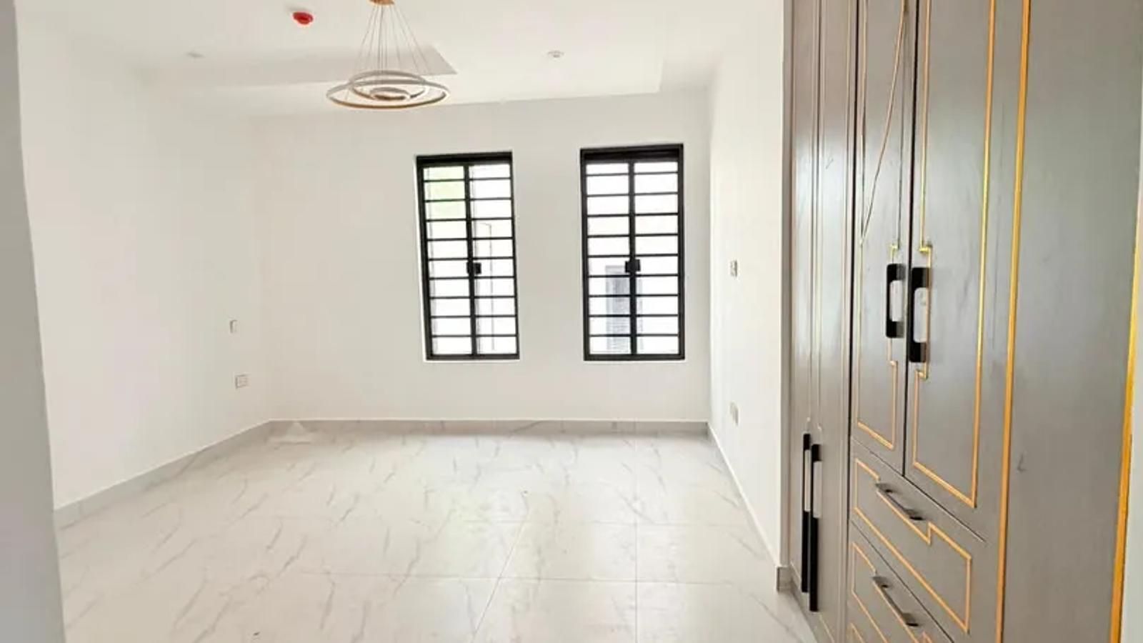 5 Bedroom Fully Detached Duplex