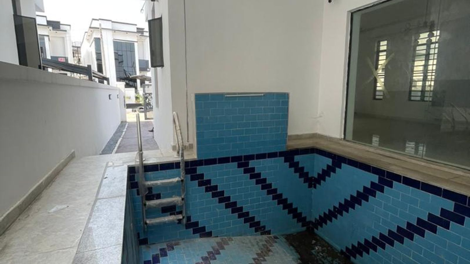 5 Bedroom Fully Detached Duplex