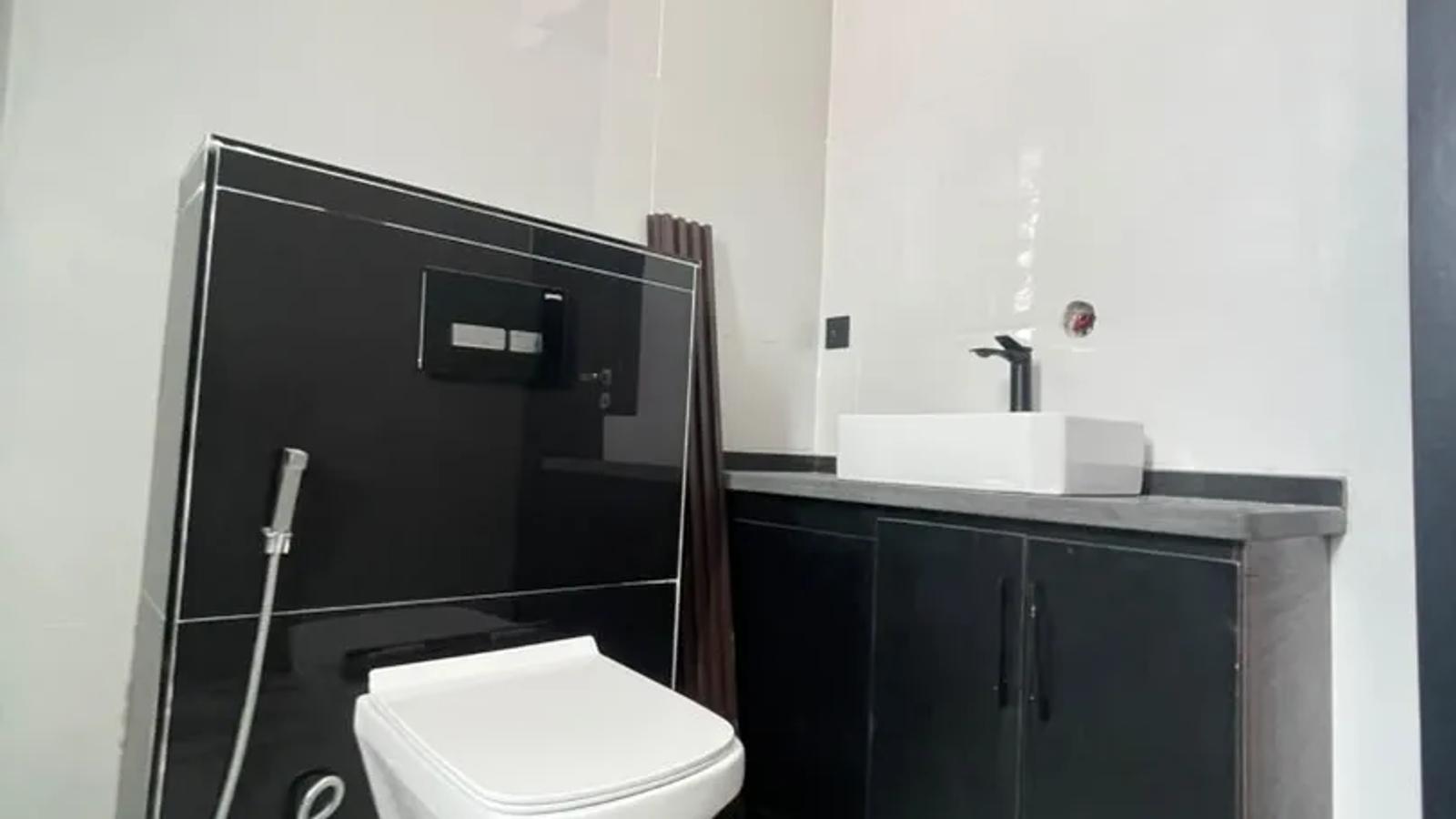 4 BEDROOM FULLY-DETACHED DUPLEX WITH BQ