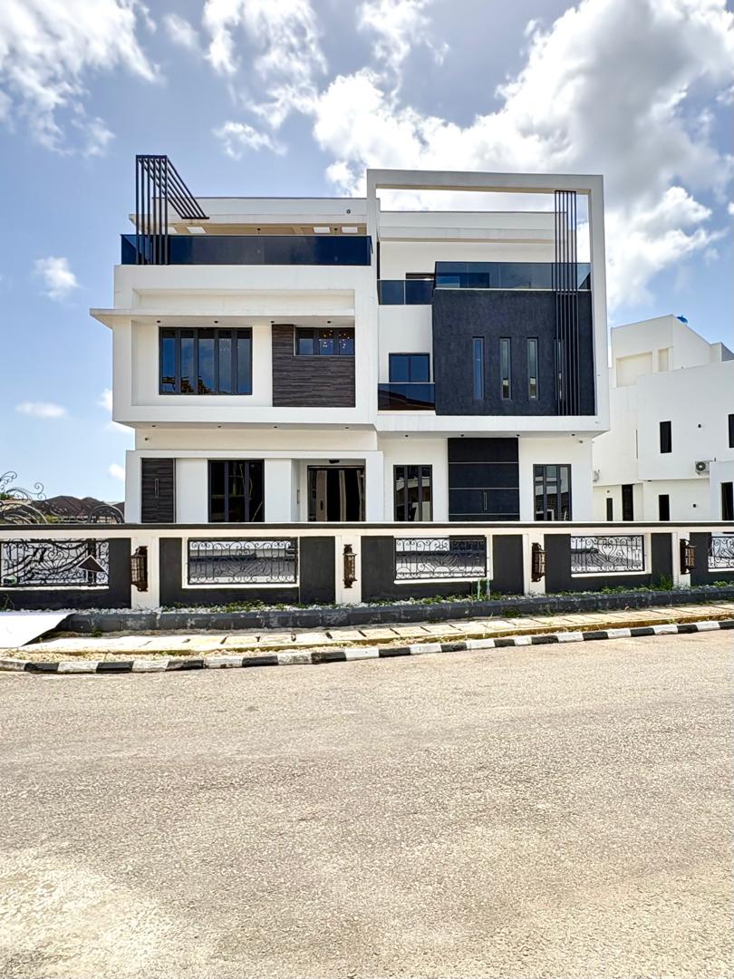 7 Bedroom Fully Detached Duplex