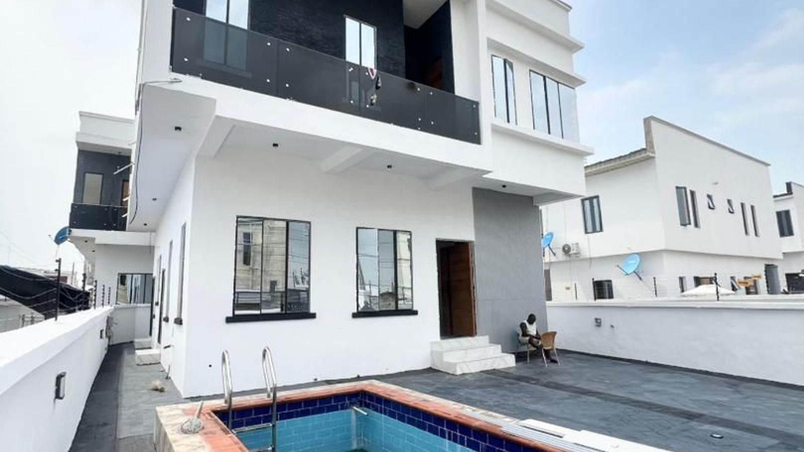 5 Bedroom Fully Detached Duplex