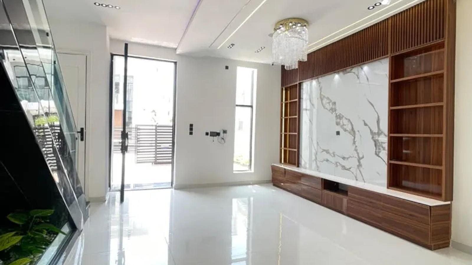 4 BEDROOM FULLY DETACHED DUPLEX WITH BQ