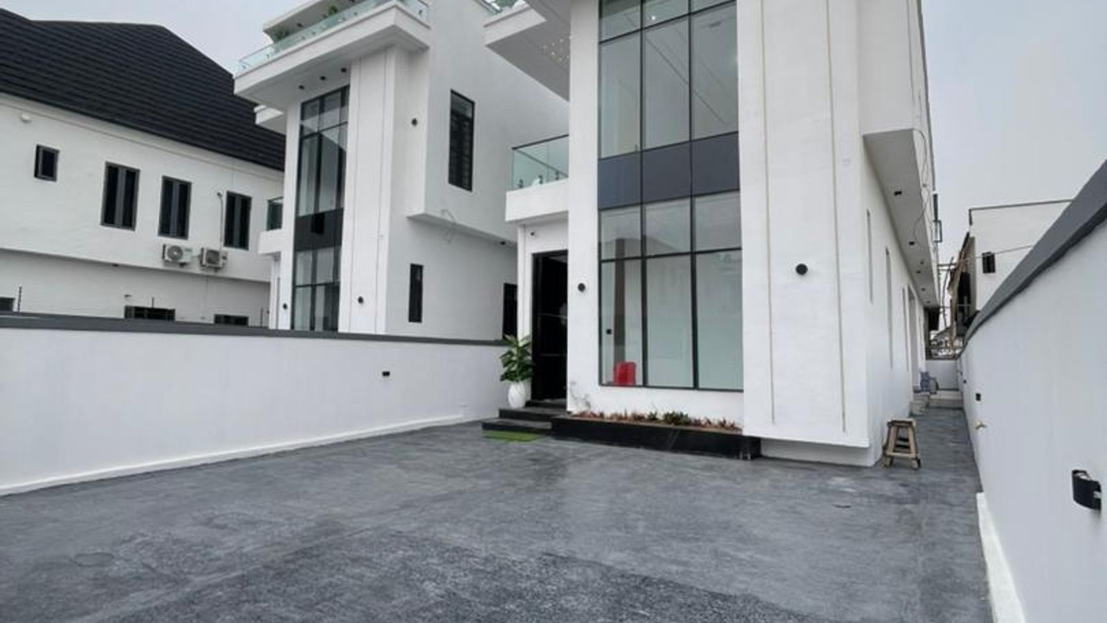 5 Bedroom Fully Detached Duplex