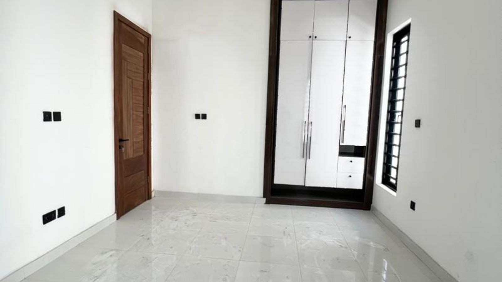 5 Bedroom Fully Detached Duplex