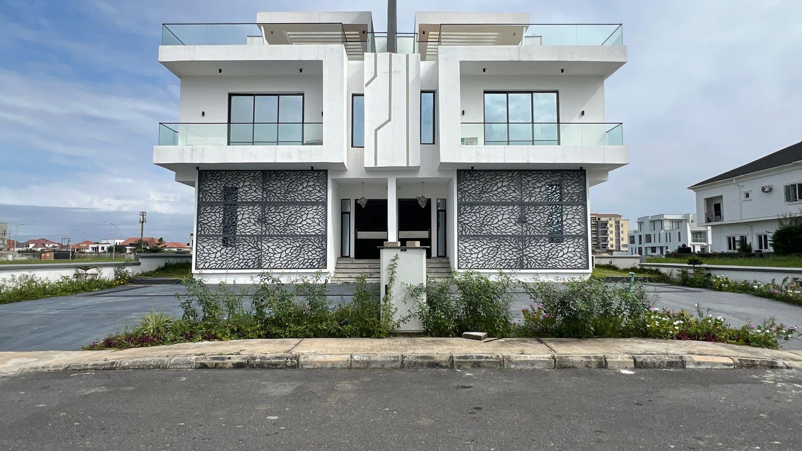 5 Bedroom Fully Detached Duplex
