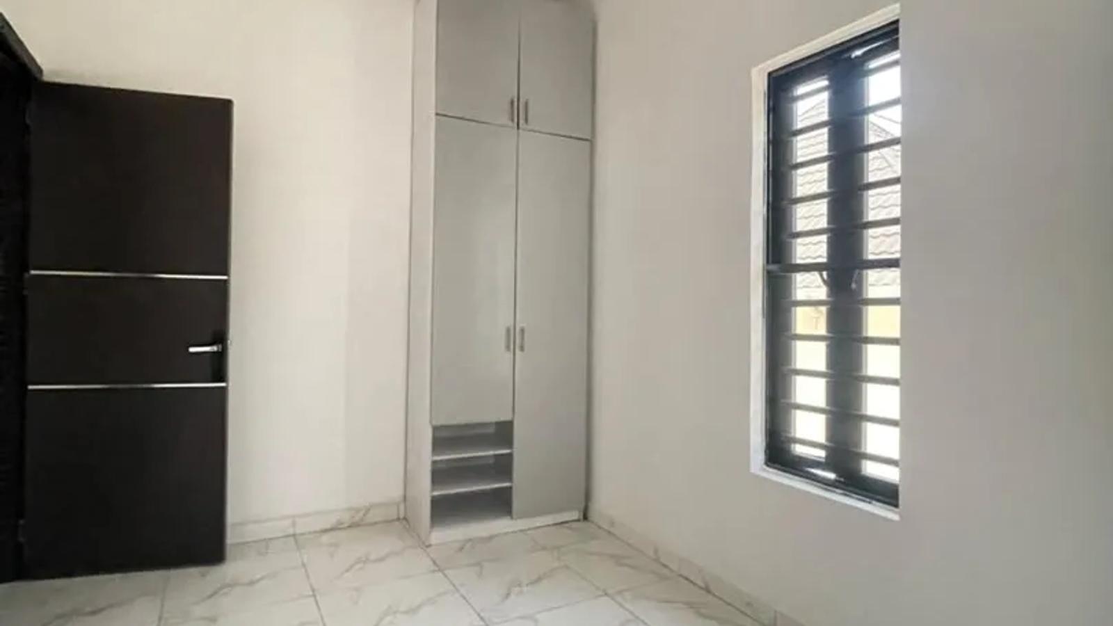 5 Bedroom Fully Detached Duplex