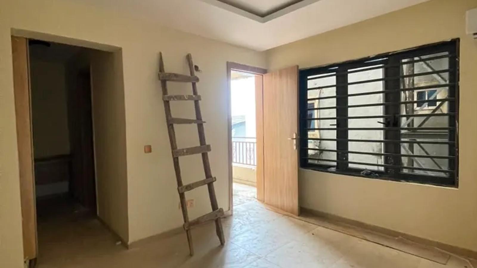 4 BEDROOM TERRACE WITH BQ
