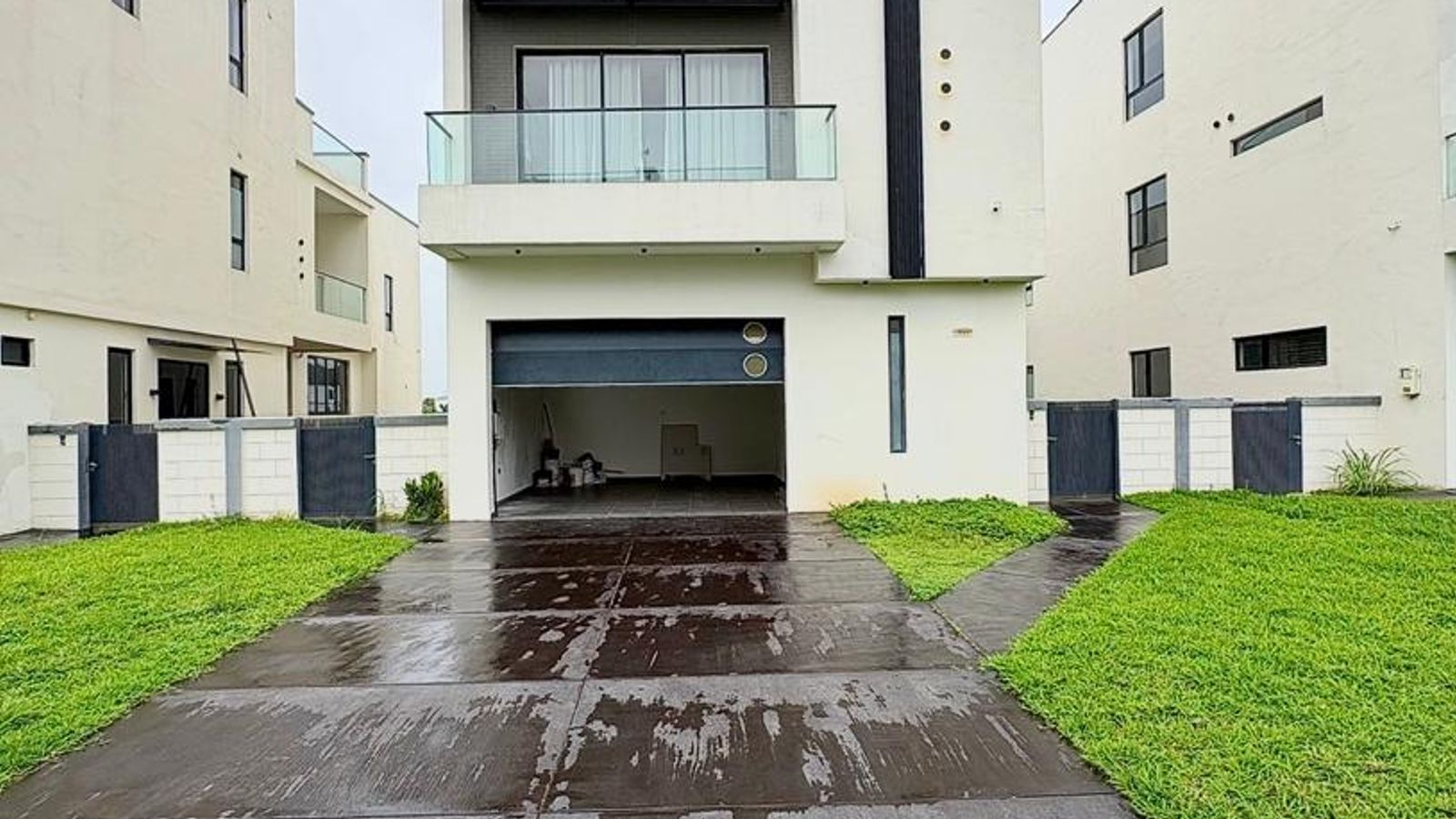 5 Bedroom Fully Detached Duplex