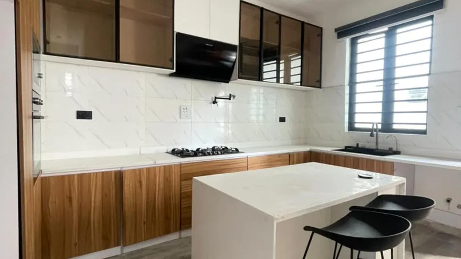 5 Bedroom Fully Detached Duplex