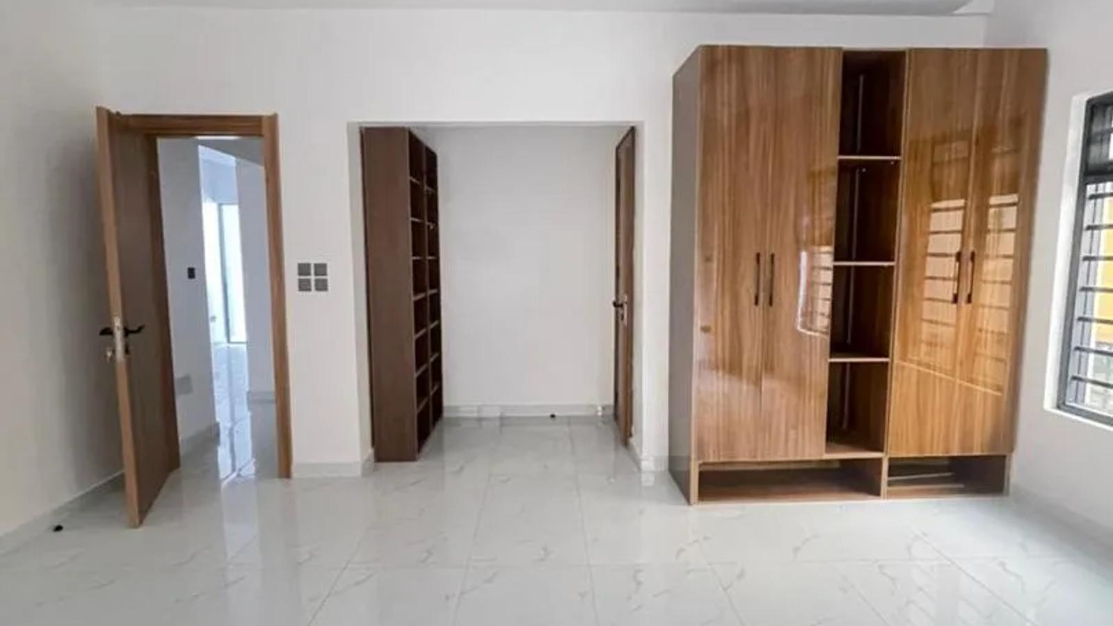 5 Bedroom Fully Detached Duplex