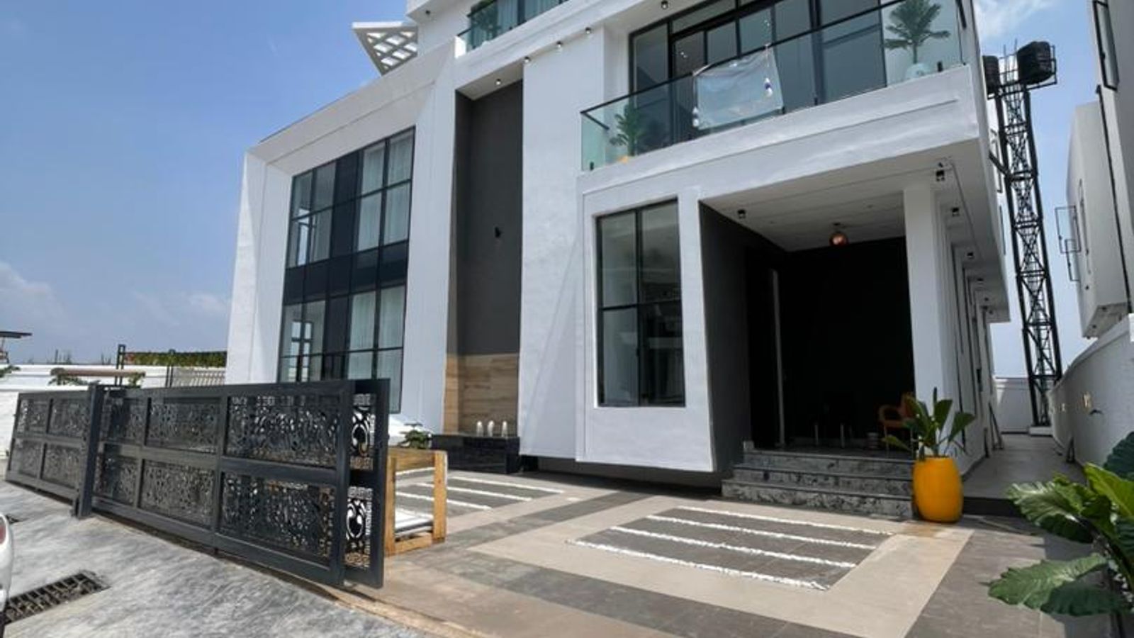 5 Bedroom Fully Detached Duplex