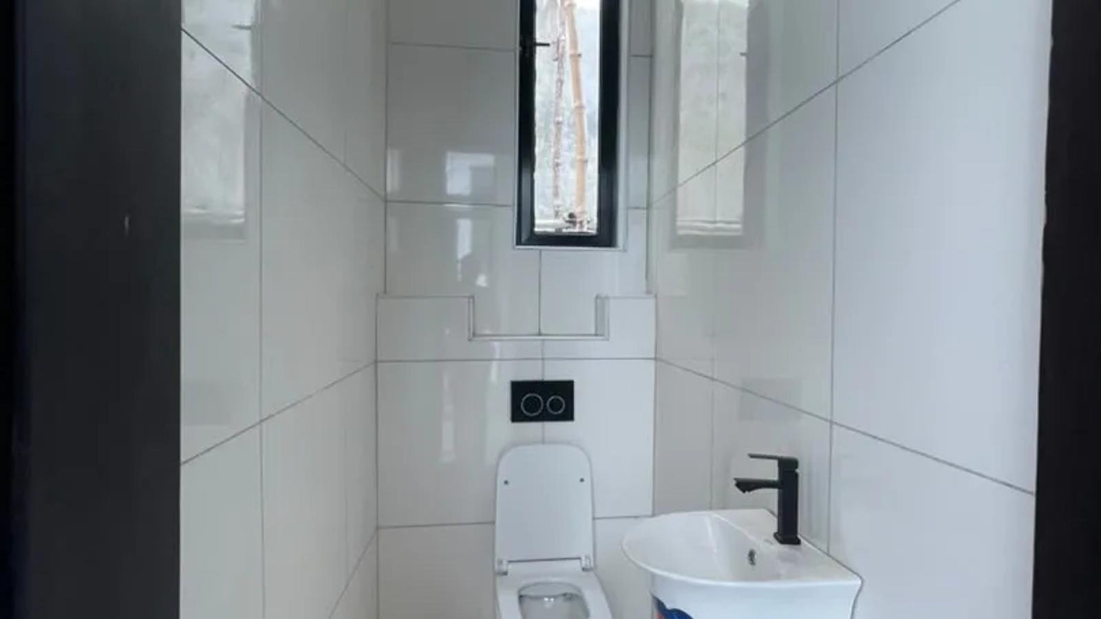5 BEDROOM FULLY DETACHED DUPLEX WITH BQ