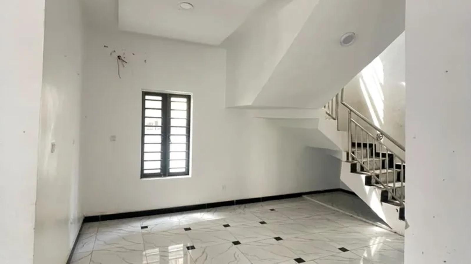5 Bedroom Fully Detached Duplex