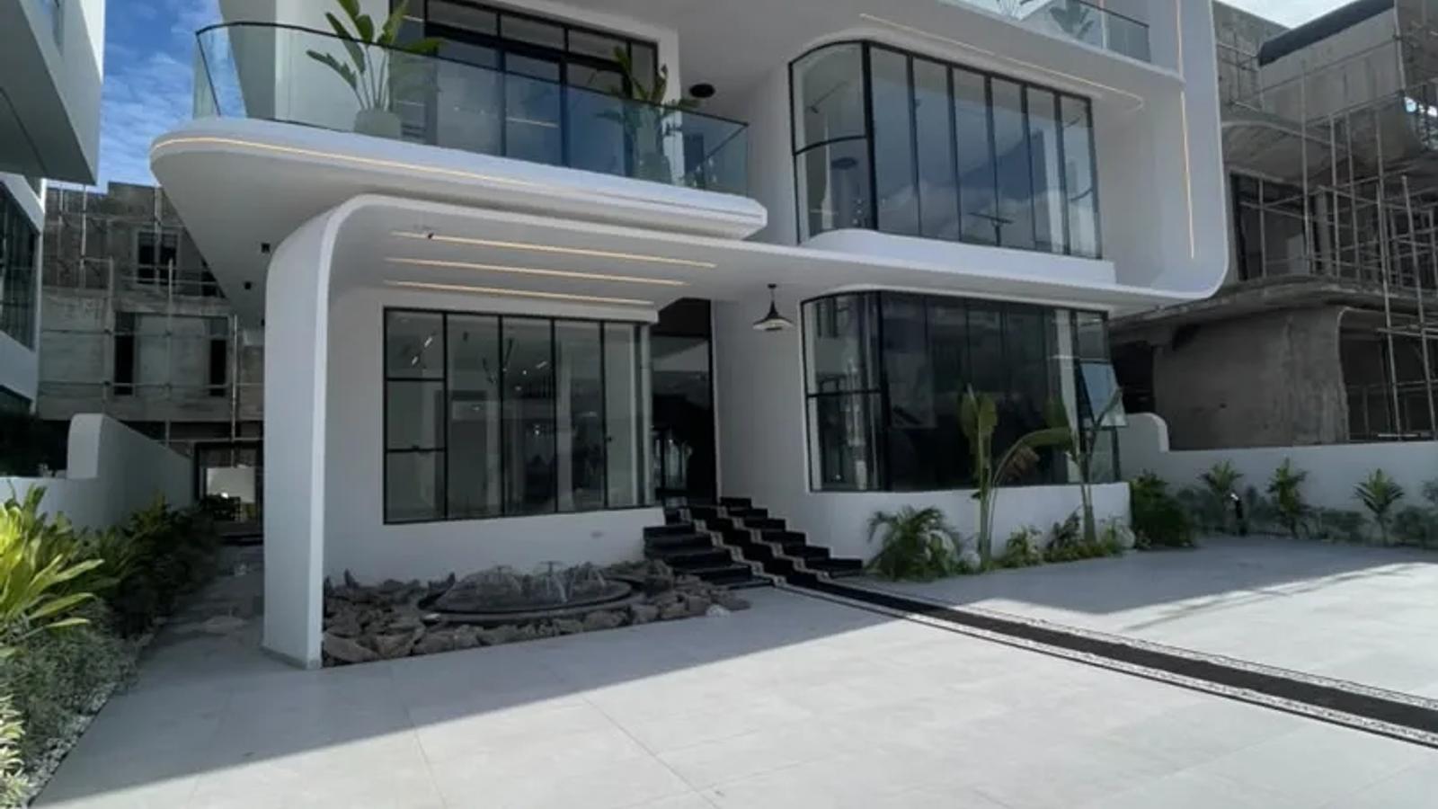 5 Bedroom Fully Detached Duplex