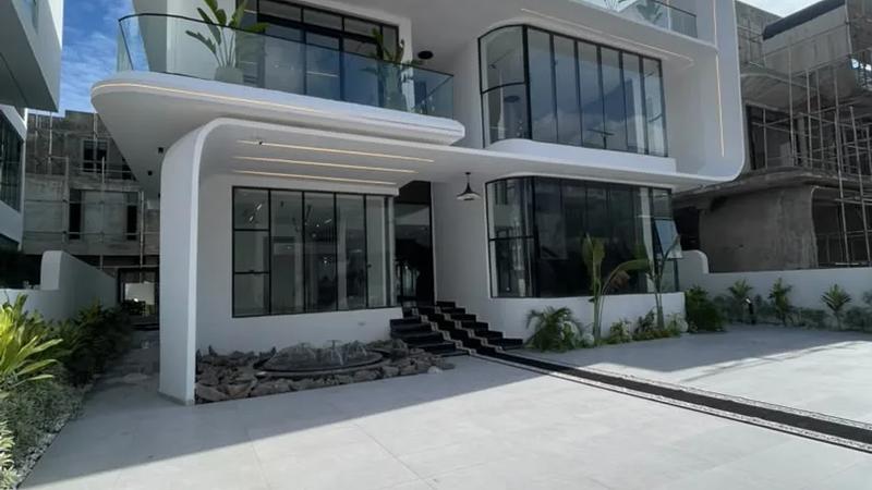 5 Bedroom Fully Detached Duplex