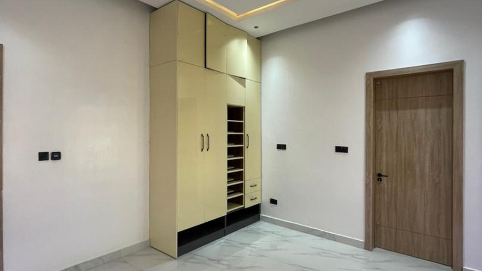 5 Bedroom Fully Detached Duplex