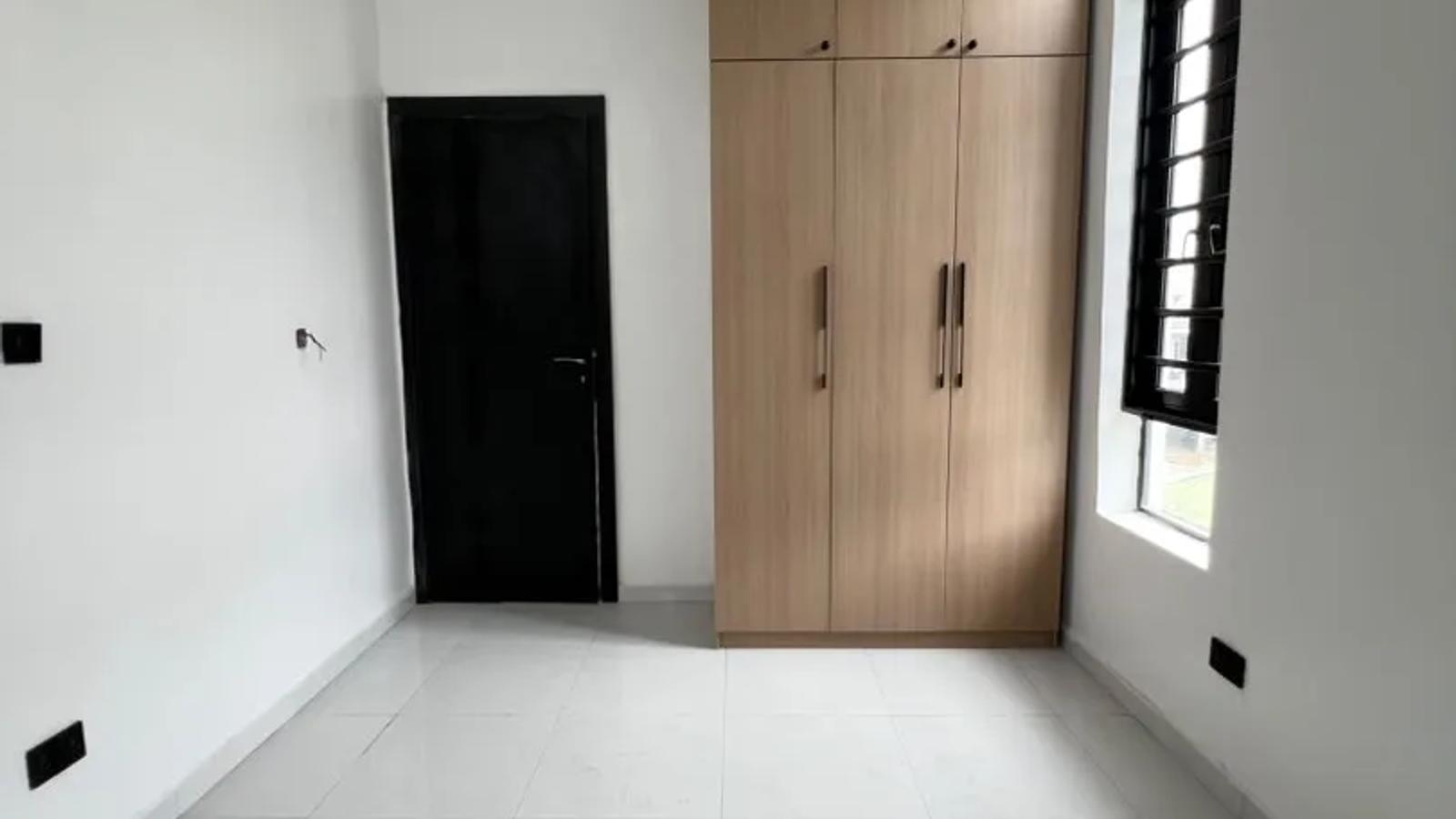 4 Bedroom Fully Detached Duplex