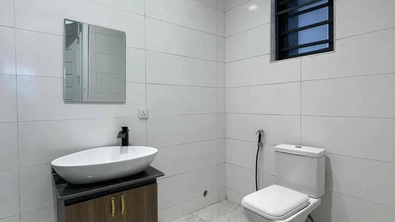 5 Bedroom Fully Detached Duplex