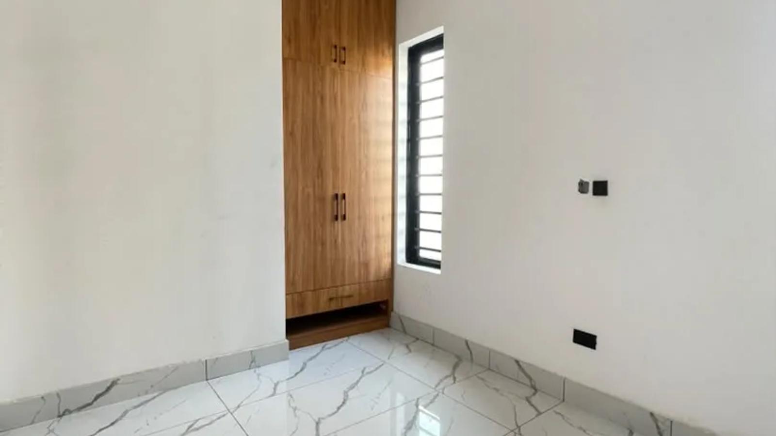 5 Bedroom Fully Detached Duplex