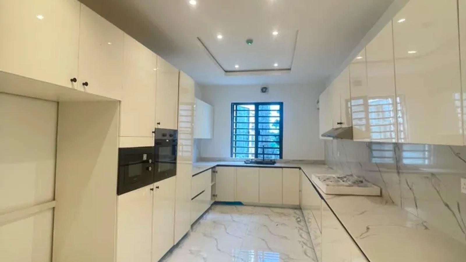 4 BEDROOM MAISONETTE WITH BQ