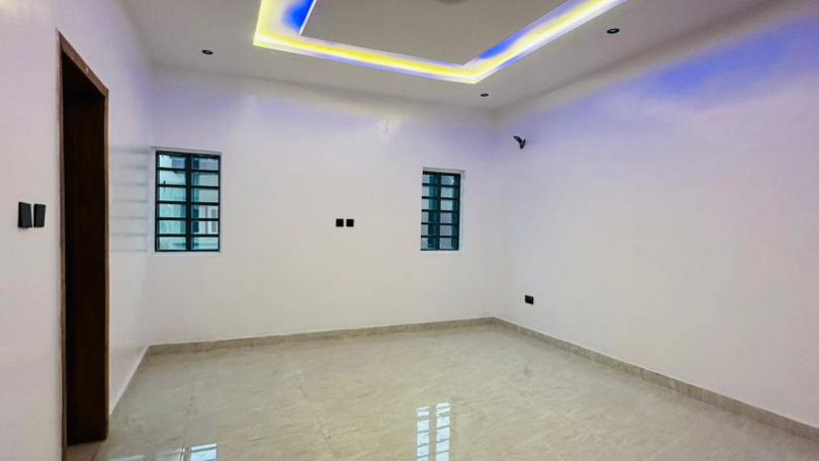5 Bedroom Fully Detached Duplex