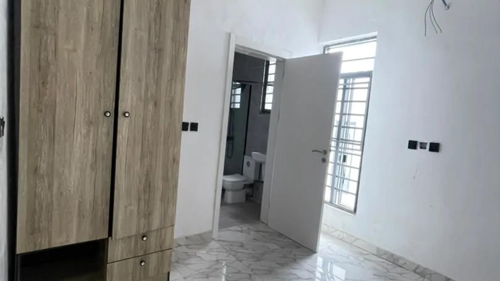 4 BEDROOM SEMI-DETACHED DUPLEX