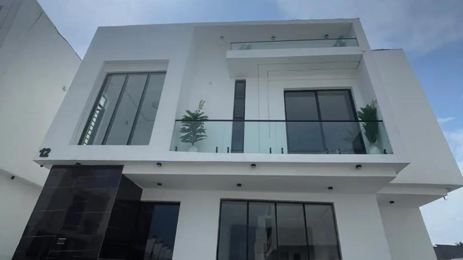 4 BEDROOM FULLY-DETACHED DUPLEX WITH BQ