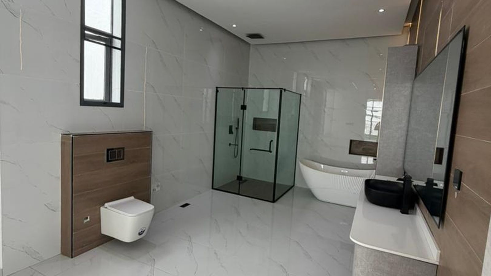 LUXURY 5BEDROOM FULLY DETACHED DUPLEX FOR SALE