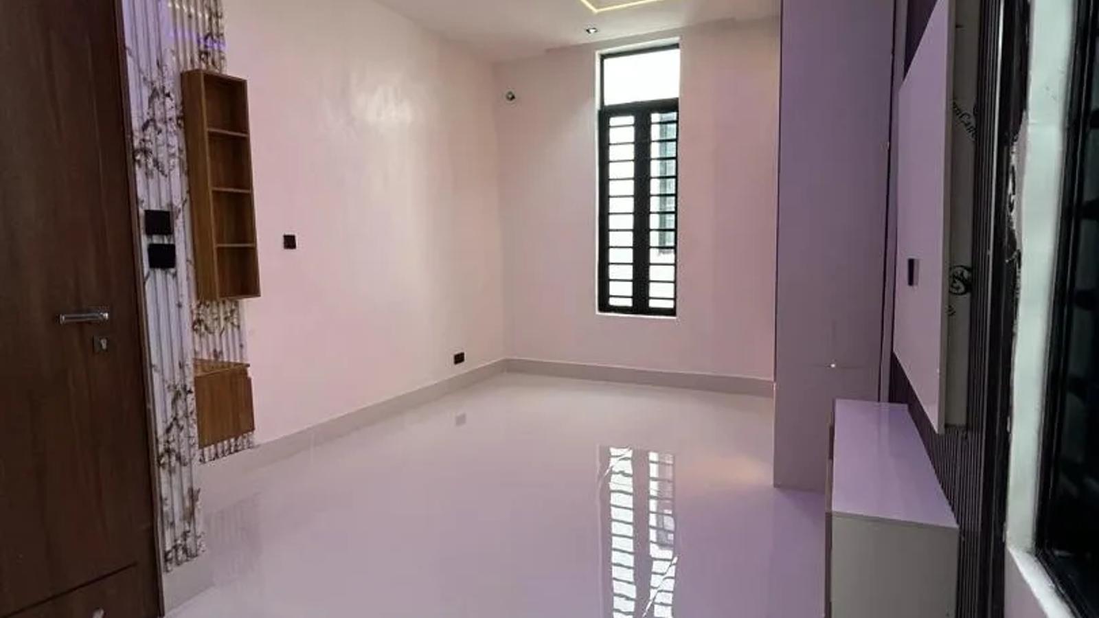 5 Bedroom Fully Detached Duplex