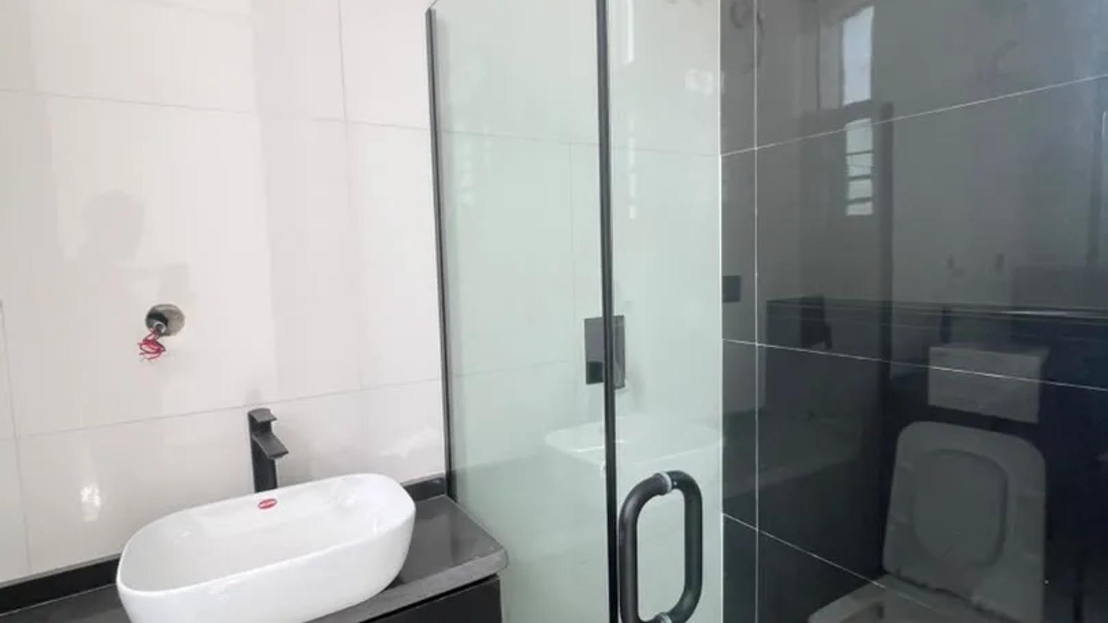 4 BEDROOM FULLY-DETACHED DUPLEX WITH BQ