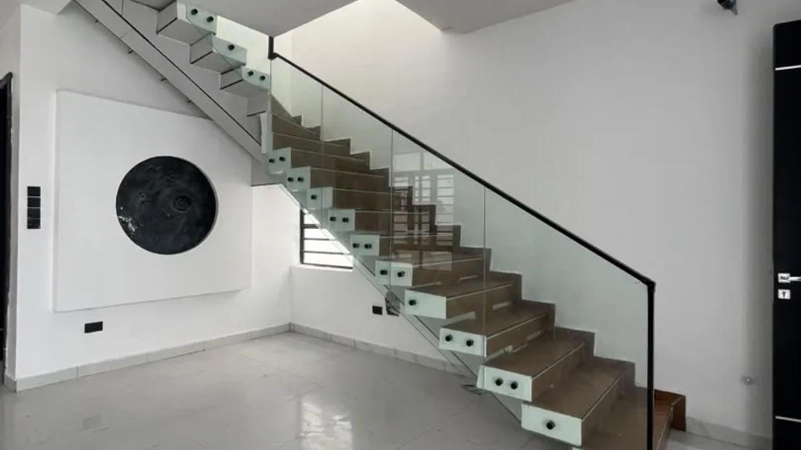 4 BEDROOM FULLY-DETACHED DUPLEX WITH BQ