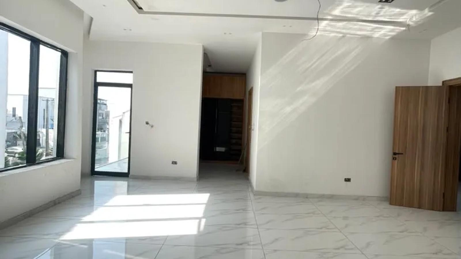 5 Bedroom Fully Detached Duplex