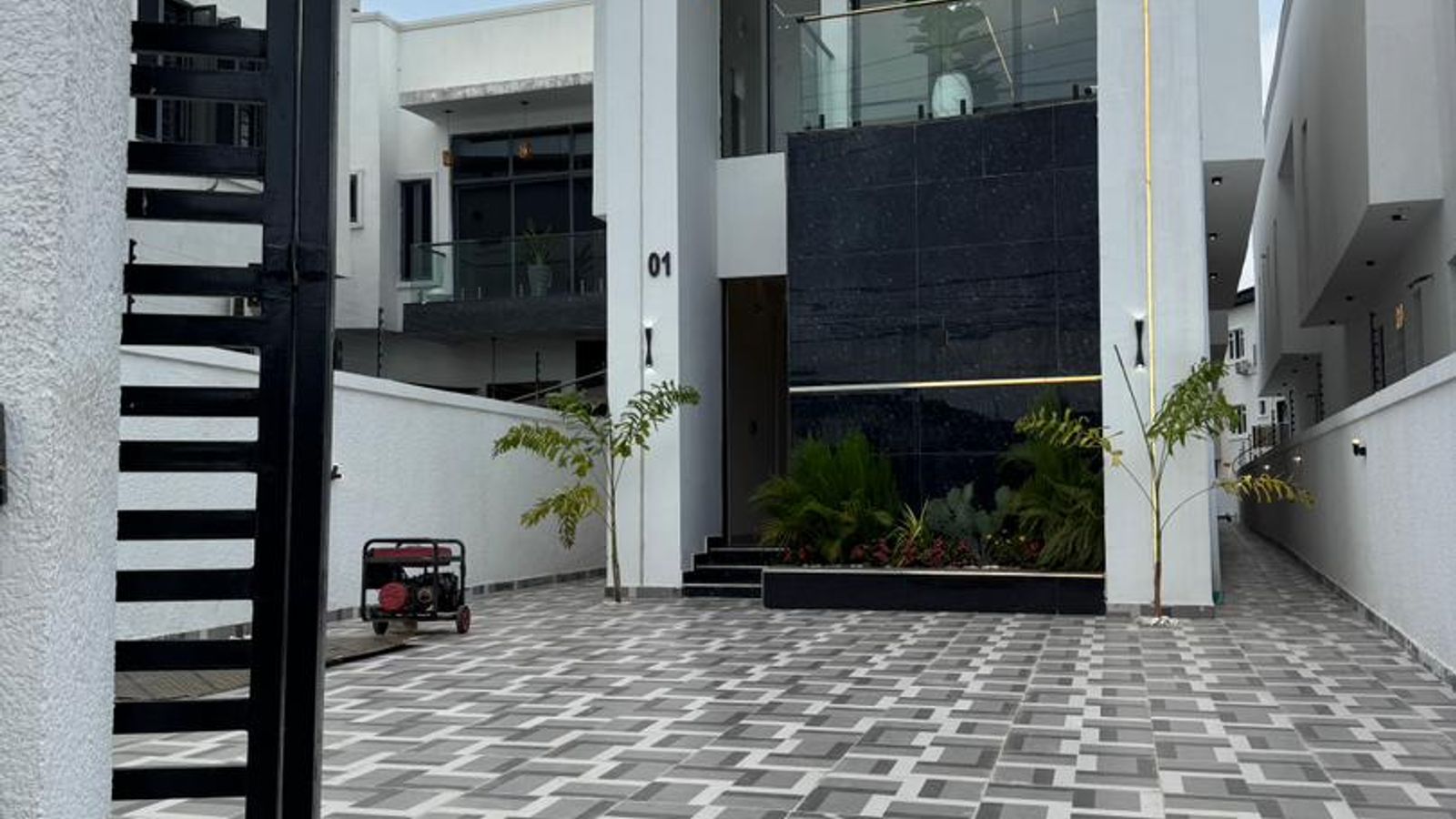 5 Bedroom Fully Detached Duplex