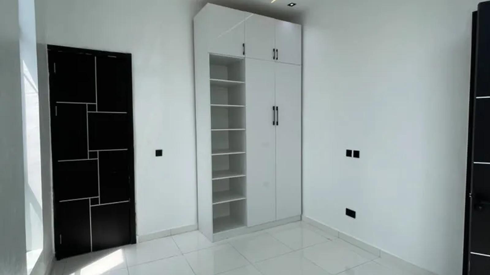 5 BEDROOM FULLY DETACHED DUPLEX WITH BQ