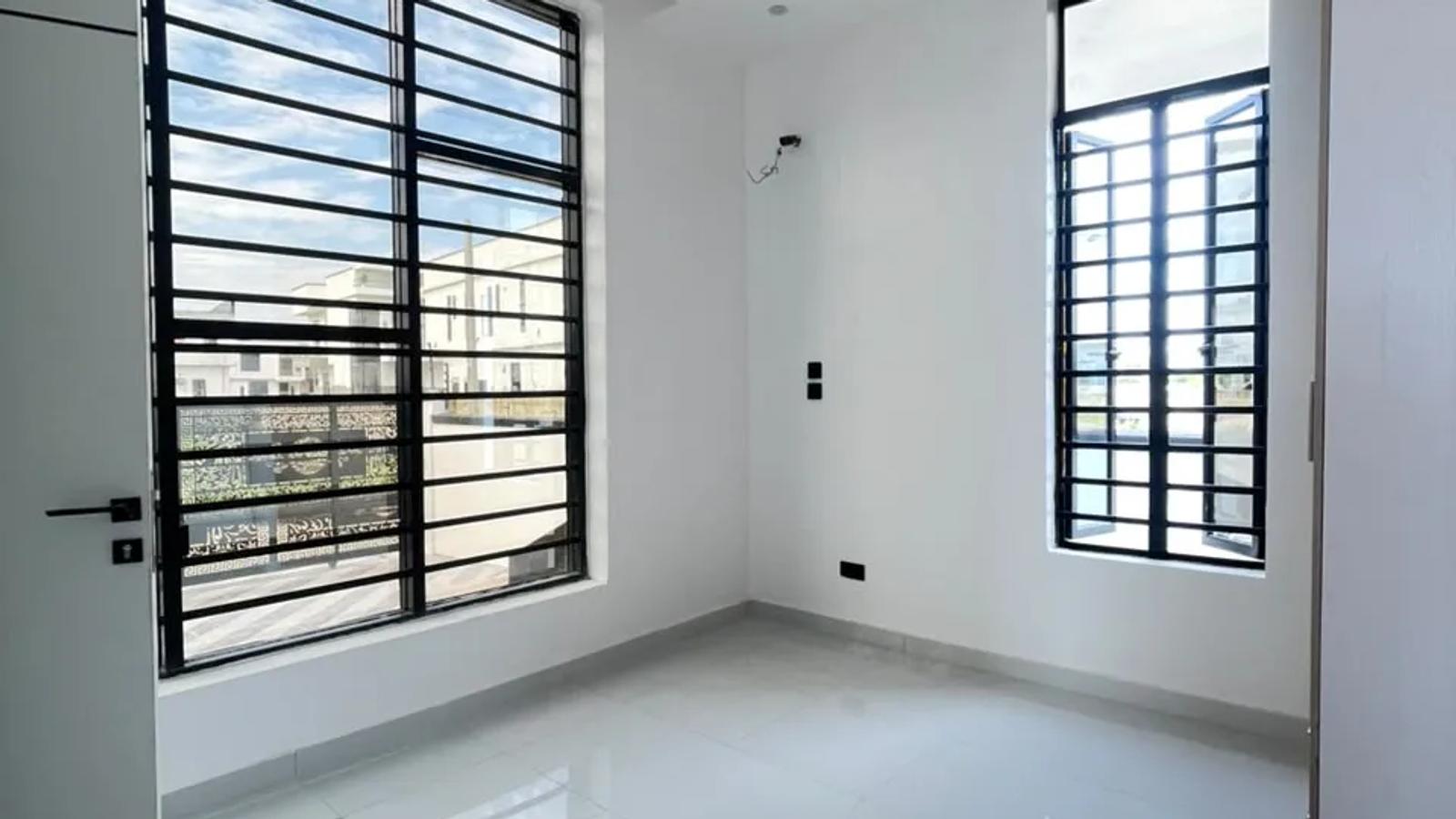 5 Bedroom Fully Detached Duplex