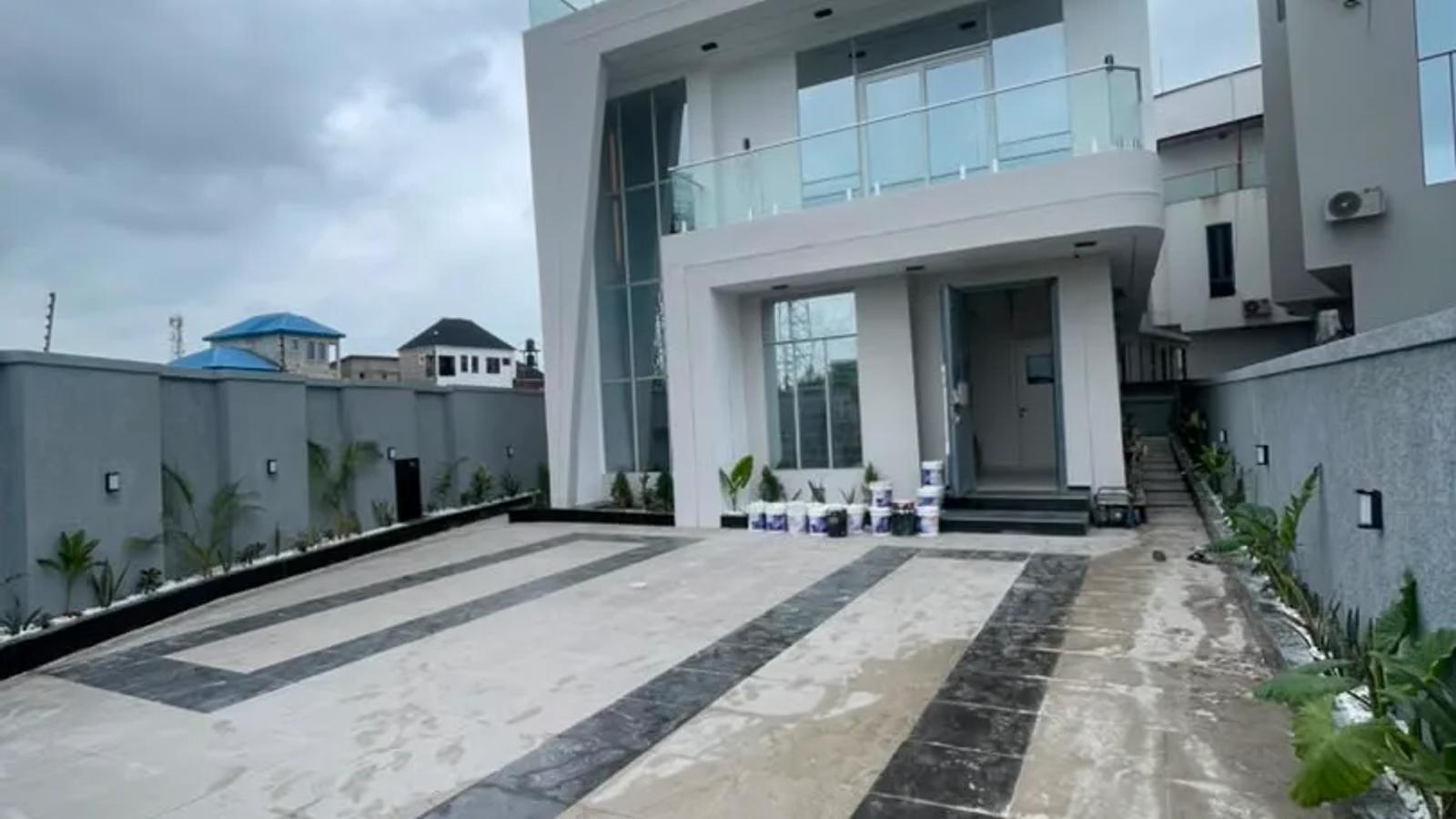 5 Bedroom Fully Detached Duplex