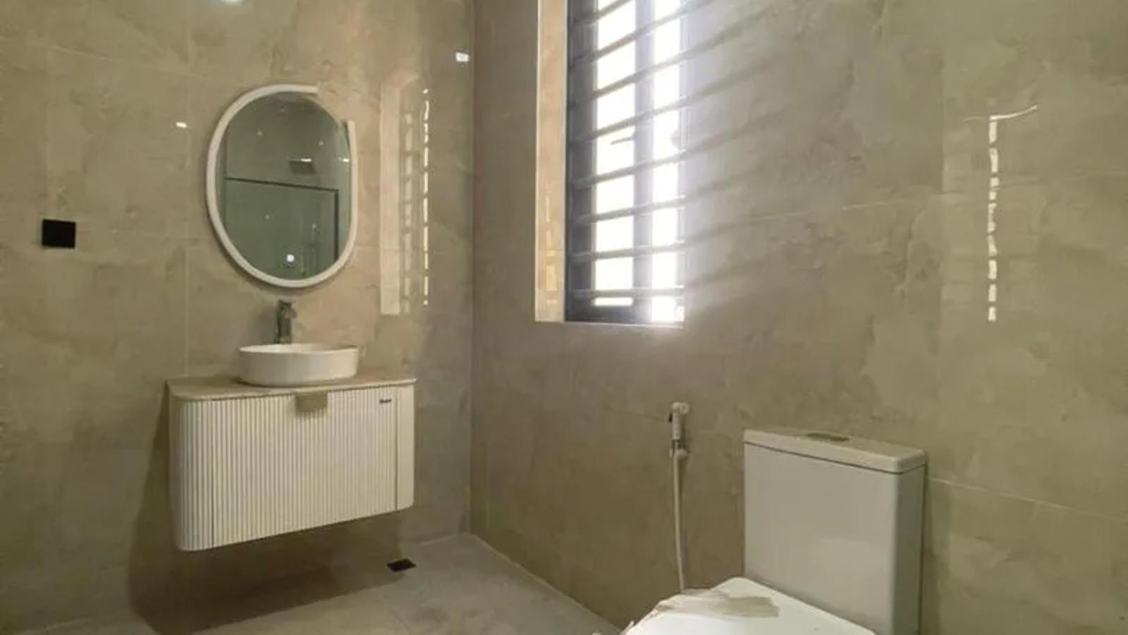 5 Bedroom Fully Detached Duplex