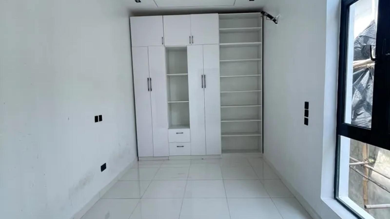 5 Bedroom Fully Detached Duplex