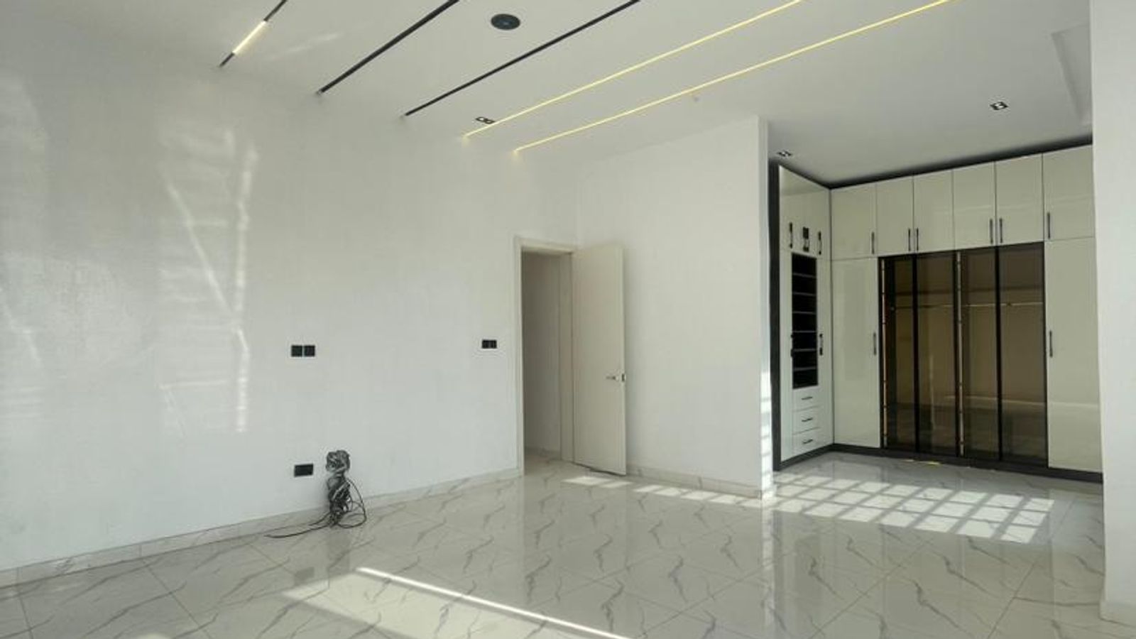 5 Bedroom Fully Detached Duplex