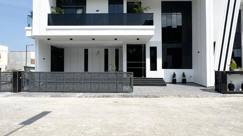 5 Bedroom Duplex