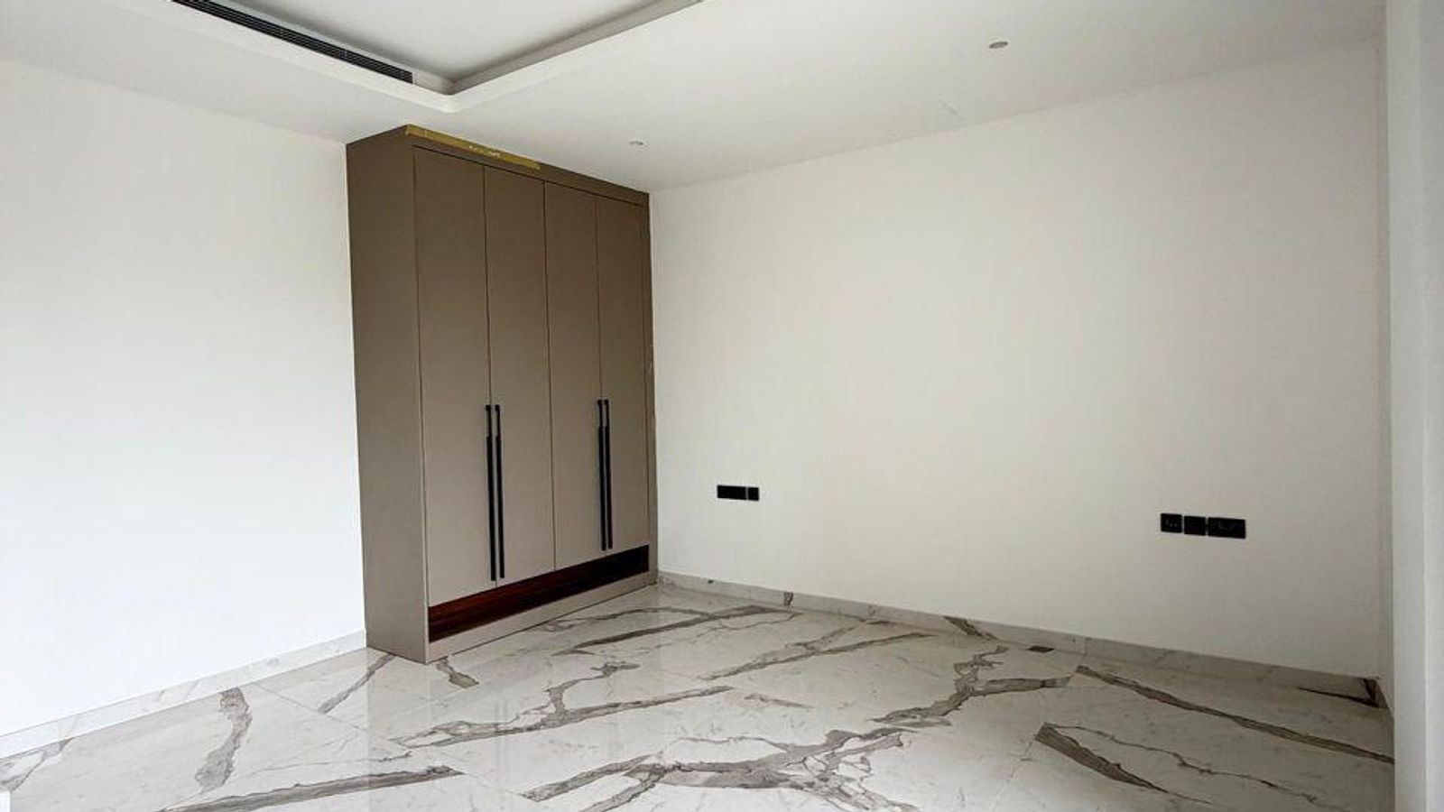 5 Bedroom Fully Detached Duplex