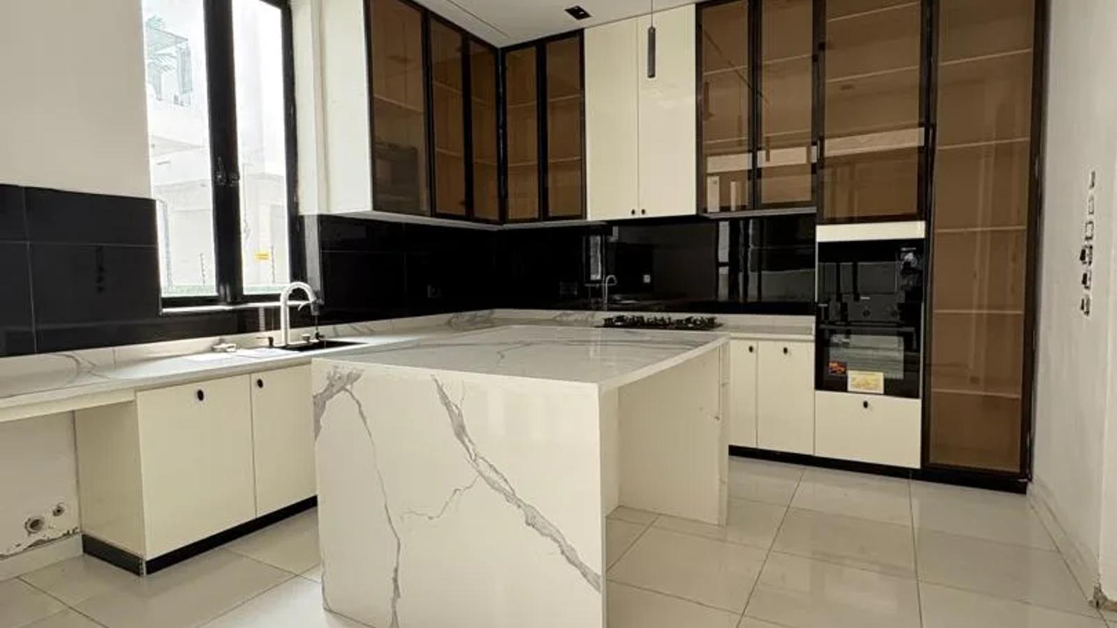 5 Bedroom Fully Detached Duplex