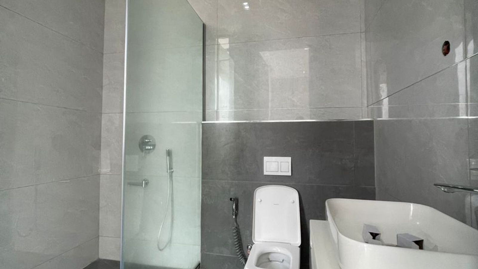 5 Bedroom Fully Detached Duplex