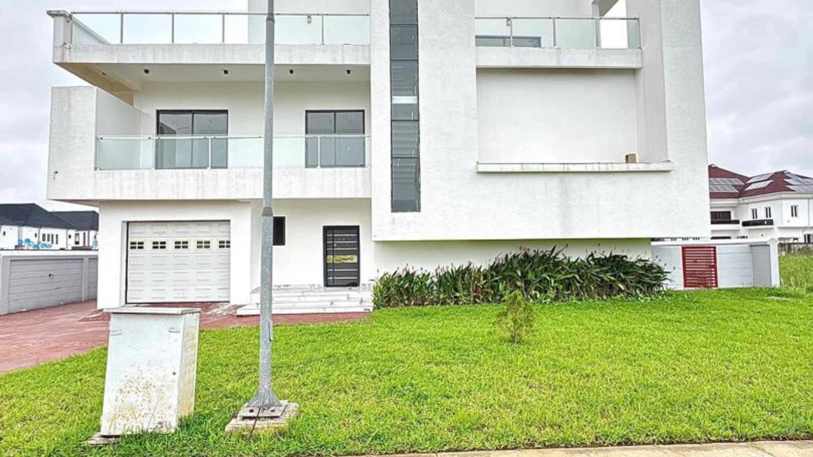 4 Bedroom Fully Detached Duplex