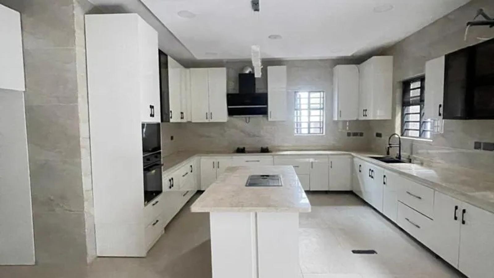 5 Bedroom Fully Detached Duplex