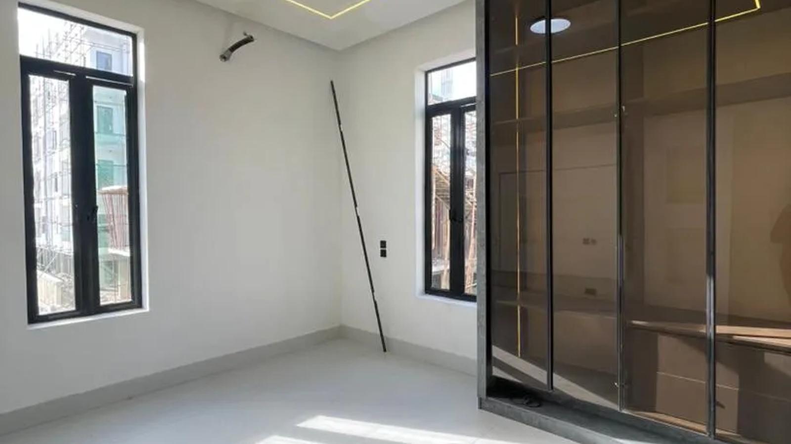 5 Bedroom Semi Detached Duplex