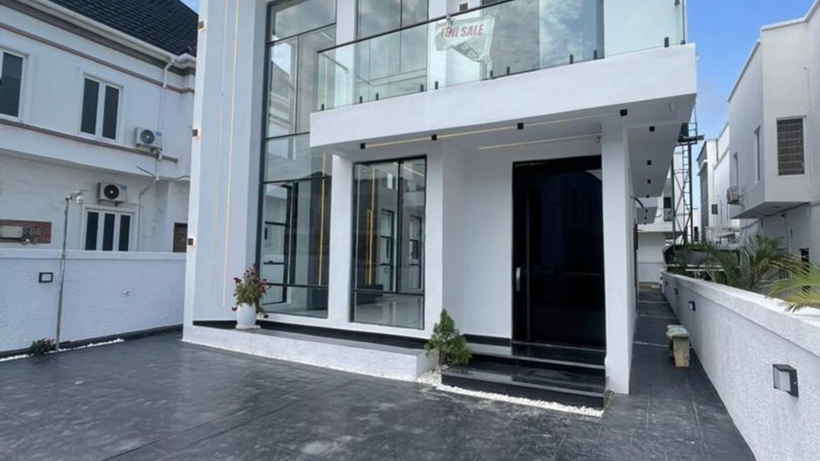 5 Bedroom Fully Detached Duplex