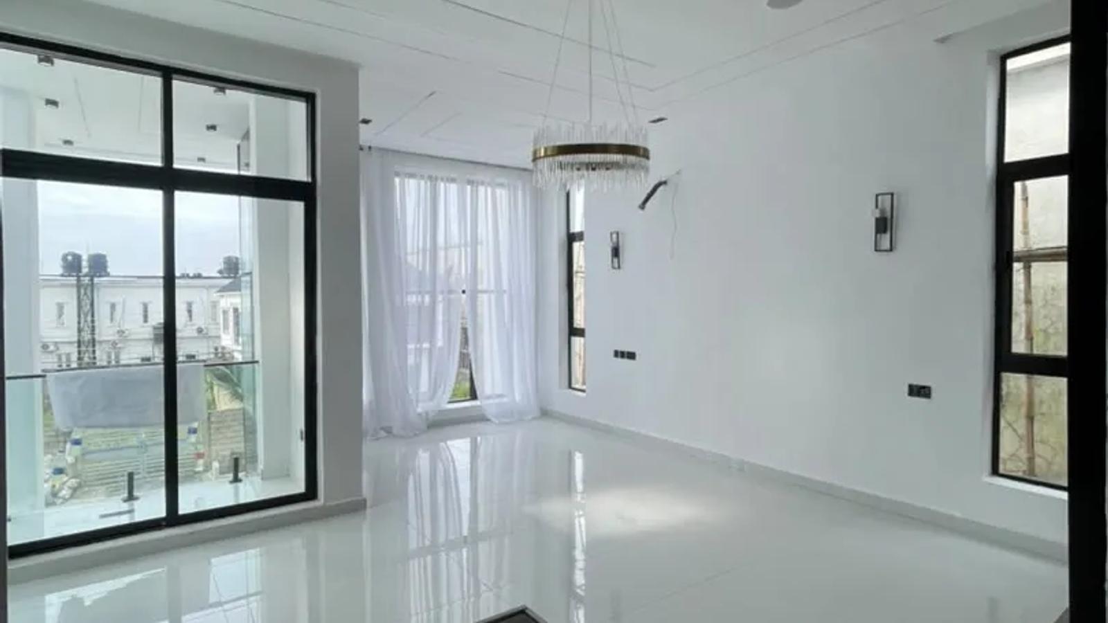 5 Bedroom Fully Detached Duplex