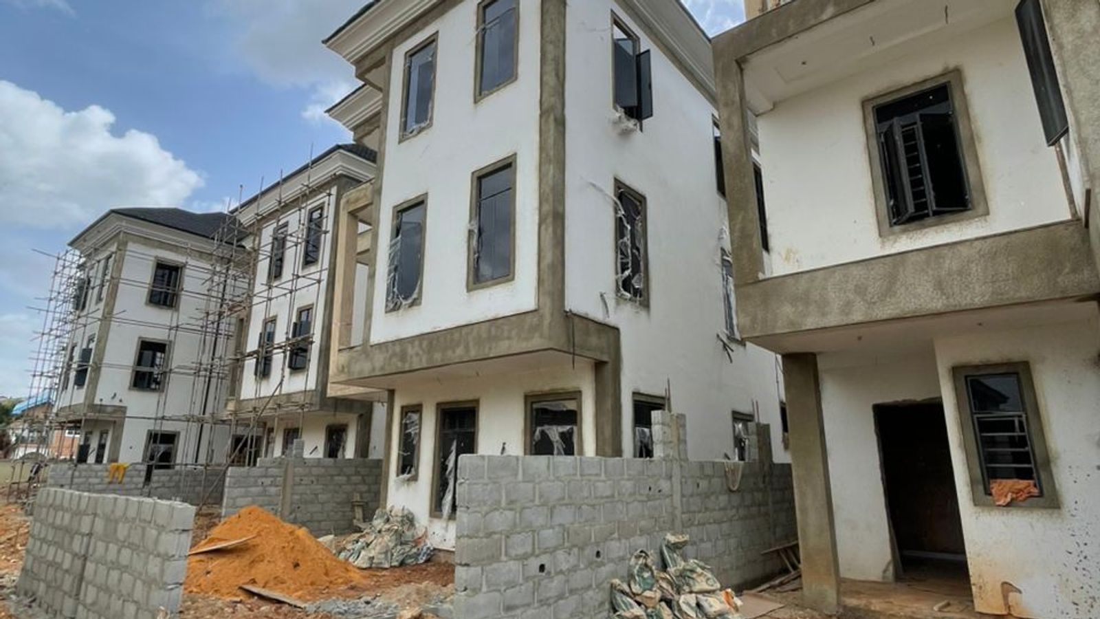 7 Bedroom Fully Detached Dupex