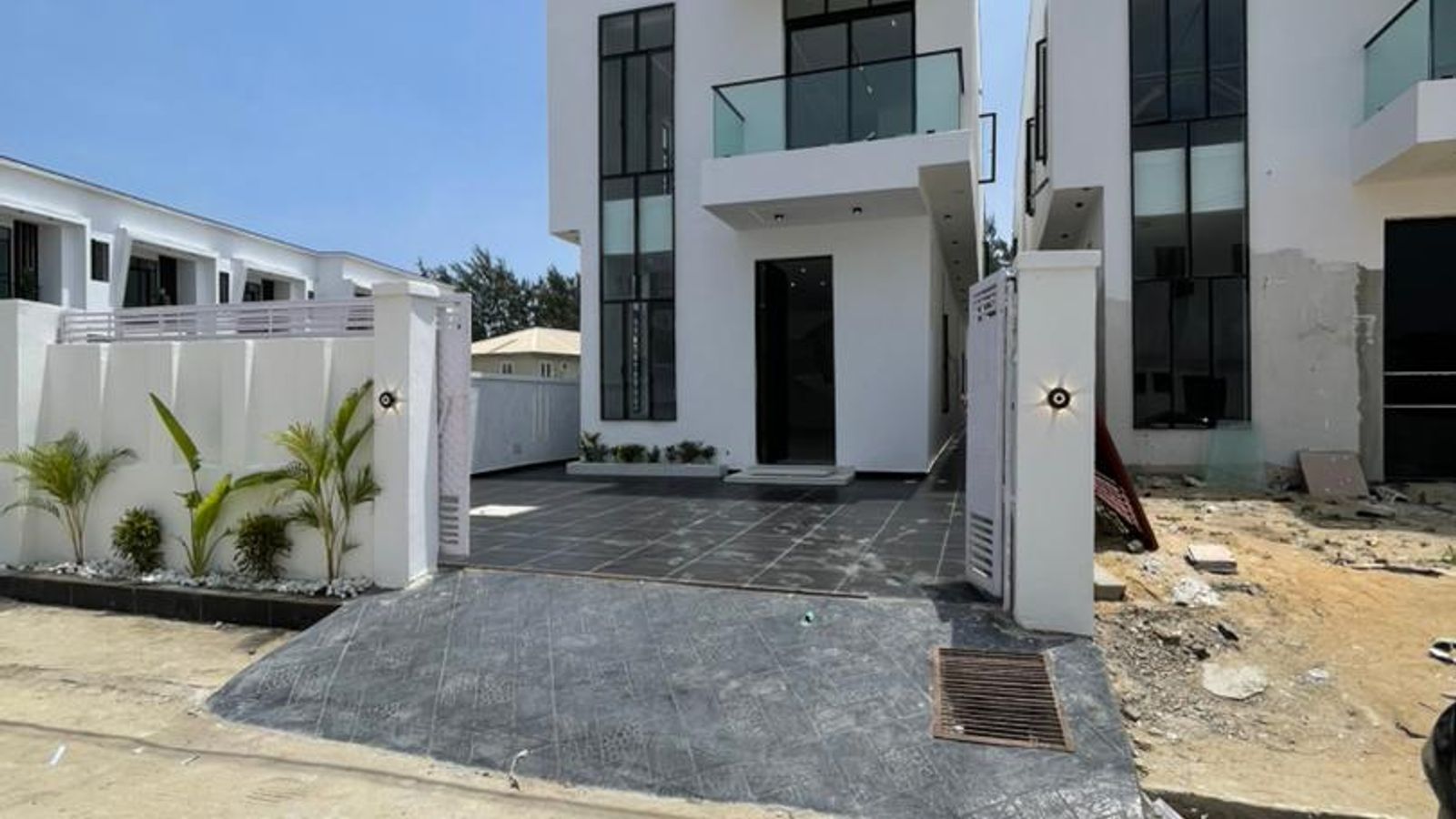 5 Bedroom Fully Detached Duplex